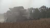 Cosecha en un campo de soja en Kursk, tras los daños por los combates con las Fuerzas Armadas de Ucrania