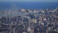 Ataque aéreo israelí deja una columna de humo en el suburbio Dahieh, al sur de Beirut