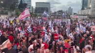 Protesta en Tel Aviv pide la liberación de los rehenes retenidos por Hamás en Gaza y la dimisión del gobierno