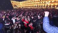 Más de 14.000 universitarios festejan la Nochevieja anticipada en la plaza Mayor de Salamanca