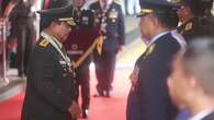 Prabowo, quien se perfila como presidente de Indonesia, recibe el máximo honor militar