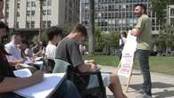 La Plaza de Mayo acoge una gran clase universitaria contra los recortes de Milei