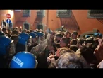 Spinte, calci e manganellate: tensioni con la polizia al corteo per GAZA a ROMA