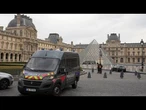 Le musée du Louvre reste fermé, la police recherche toujours les cambrioleurs