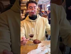 Corajoso? Brasileiro come sobremesa deixada por desconhecidos em Paris