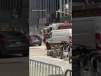 Bee swarm buzzes around midtown Manhattan