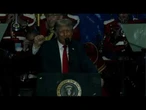 Trump balla 'Ymca' suonata dalla banda militare sul palco della Great American State Fair