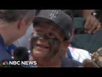 Young Mets fan’s emotional reaction after being given chance to call the game