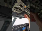 Decolagem sob chuva é registrada do ponto de vista da piloto