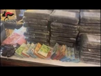 In casa con 67 chili di droga e due pistole, arrestato 35enne a Roma