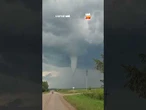 Tornado atinge os Urais na Rússia, destrói telhados e derruba rede elétrica