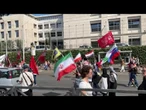 Manifestazione a Roma per la pace, ci sono anche bandiere dell'Iran e della Russia