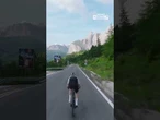 L'influencer Safa Brian nella bufera: discesa folle in bici sul Passo Sella