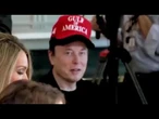 Elon Musk cambia cappello, ora c'è scritto "Golfo d'America"