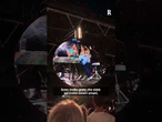Polemica al concerto dei Coldplay a Londra: sul palco salgono due fan israeliane