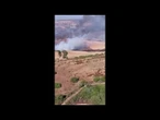 L'intervento di un elicottero dell'aeronautica militare per contrastare un incendio in Sardegna