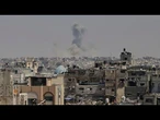Une frappe aérienne détruit des tentes à Gaza alors qu'Israël prépare une nouvelle opération