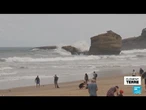 Causée par l'ouragan Erin, une puissante houle déferle en France • FRANCE 24