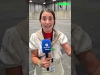 Irene Regojo, una de las encargadas de montar y desmontar las flores y plantas de los altares de