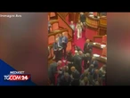 Dl Sicurezza, senatori dell'opposizione si siedono per terra e gridano "vergogna"