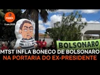 MTST infla boneco de Bolsonaro preso e com tornozeleira na portaria do ex-presidente
