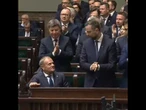 Tusk pozwolił Kosiniakowi klaskać na siedząco?