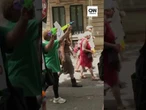 Manifestantes protestam contra turismo de massa em cidades na Europa