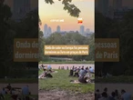 Onda de calor na Europa faz pessoas dormirem ao livre em praças de Paris, na França