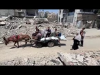 GAZA, famiglie in marcia verso il SUD della Striscia dopo il nuovo ordine di evacuazione dell'Idf