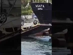 A Procida un'automobile si ribalta mentre scende dalla nave: illeso il conducente