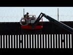 USA, l'esercito tende il filo spinato sul muro con il MESSICO