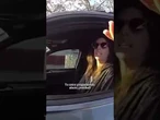 Multada por usar el móvil con la mano derecha y la mujer lo niega mostrando su muñón al policía