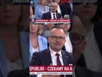 Donald Tusk obściskiwał się z Putinem w Smoleńsku nad dymiącymi jeszcze szczątkami