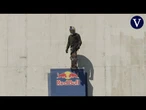 El skater Sandro Dias rompe dos récords mundiales al descender de un edificio de 22 pisos