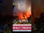 Potężny pożar hali handlowo-usługowej w Płocku
