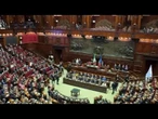Re Carlo III e la regina Camilla fanno ingresso alla Camera accolti da applausi e standing ovation