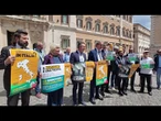 Primo ok della Camera al NUCLEARE, flash mob di Avs: "Scritta pagina nera per la democrazia"