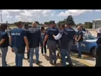 FRANCIS KAUFMAN atterrato a CIAMPINO: sulla pista decine di auto della polizia