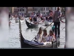 Regata storica a Venezia, sfilata di gondole sul Canal Grande