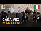 ITALIA: MILES de PEREGRINOS y TURISTAS LLENAN las CALLES de ROMA por la ELECCIÓN del PAPA | RTVE