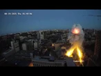 KIEV, il momento esatto in cui il missile colpisce un edificio nel centro della capitale