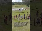 Cinco pessoas sobrevivem após queda de avião em pântano repleto de jacarés na Bolívia; veja resgate