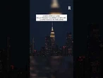 La "Luna delle Fragole" è sorta dietro lo skyline di Manhattan