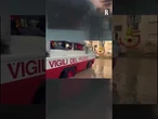 A Milano scuola circondata da strade allagte: i Vigili del Fuoco portano a casa i bambini