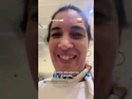 Jovem reencontra madrinha de surpresa após mais de um ano e emociona aeroporto
