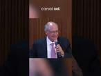 Alckmin tira o boné e brinca: 'É dos carecas que elas gostam mais'