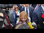 2 giugno, Meloni scherza con i giornalisti: Non vi fate male