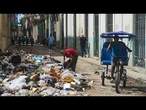 La crise du carburant à Cuba laisse les rues de La Havane envahies par les ordures