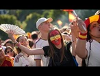Les supporters espagnols célèbrent la victoire en Coupe du monde