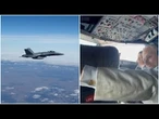 Papa Leone in volo verso Barcellona: dalla cabina di pilotaggio saluta il jet che lo scorta